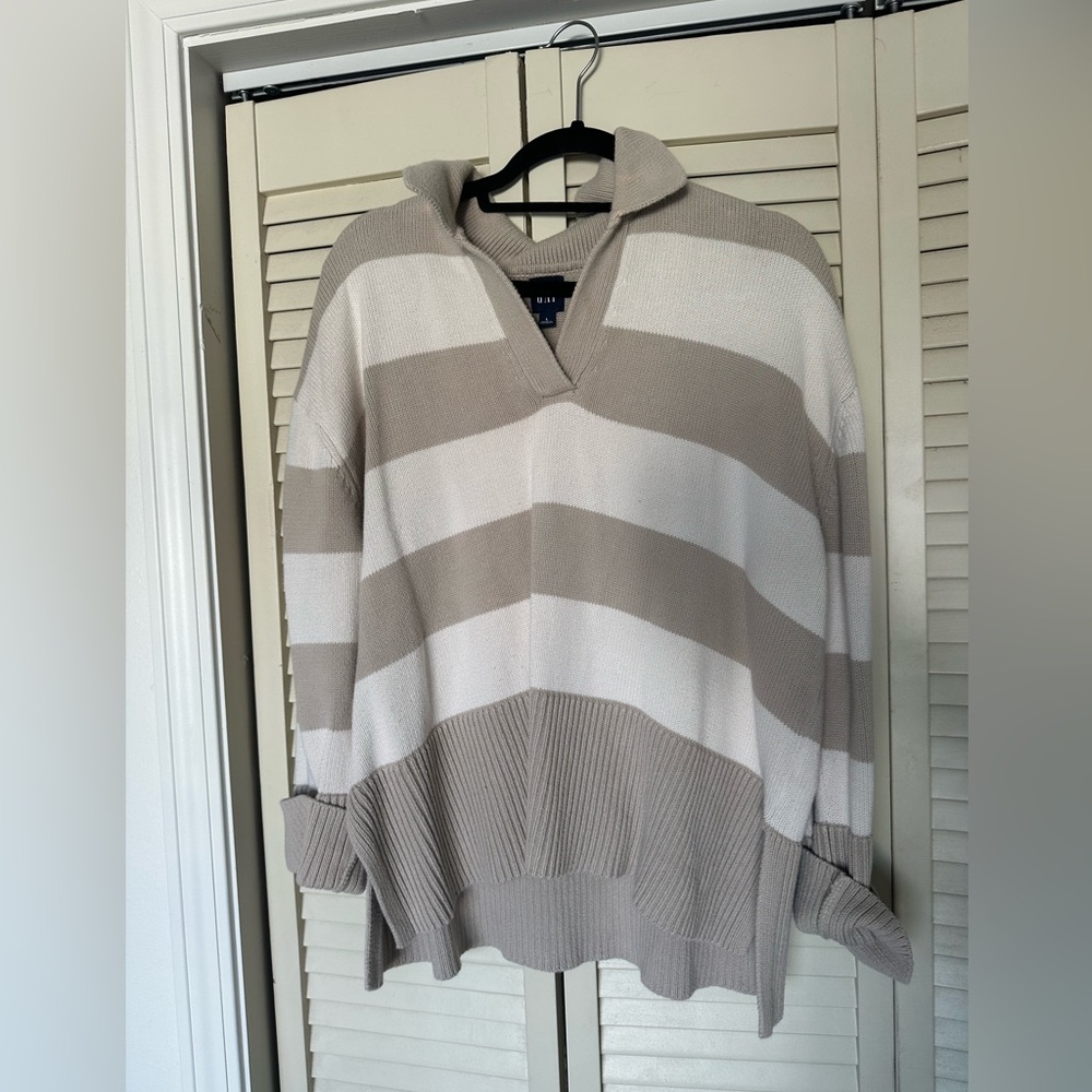 GAP Striped V-Neck Sweater - Beige and White